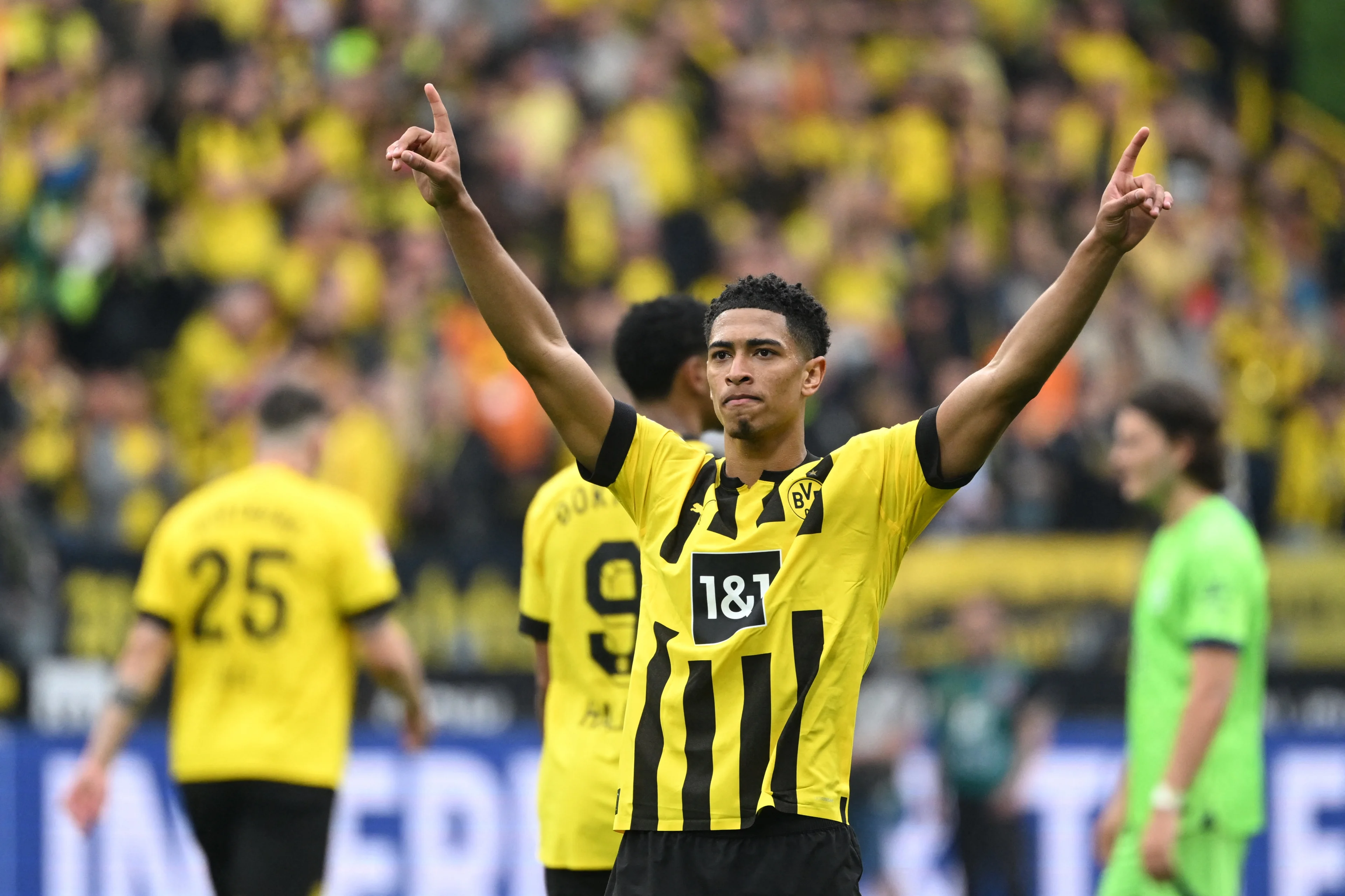 Engels toptalent Jude Bellingham maakt sensationele overstap naar Real Madrid!