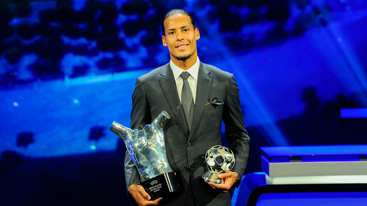 Van Dijk kan Van Basten opvolgen als 'beste ter wereld'