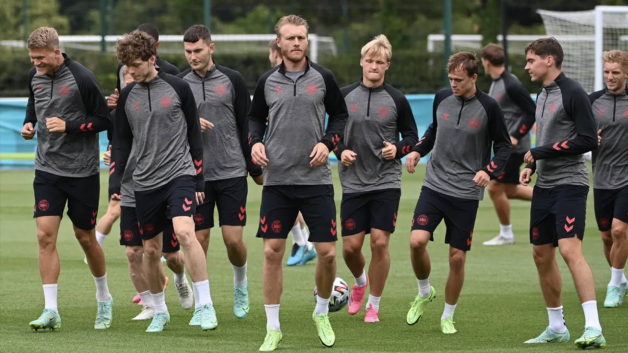 Denemarken draagt kritische boodschappen op WK-outfit