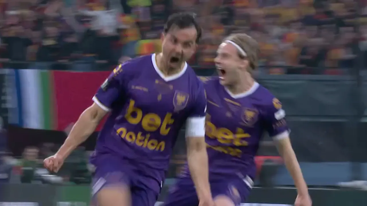 Mats Deijl schiet Go Ahead in minuut 90+9 naast AZ: verlenging in bekerfinale 