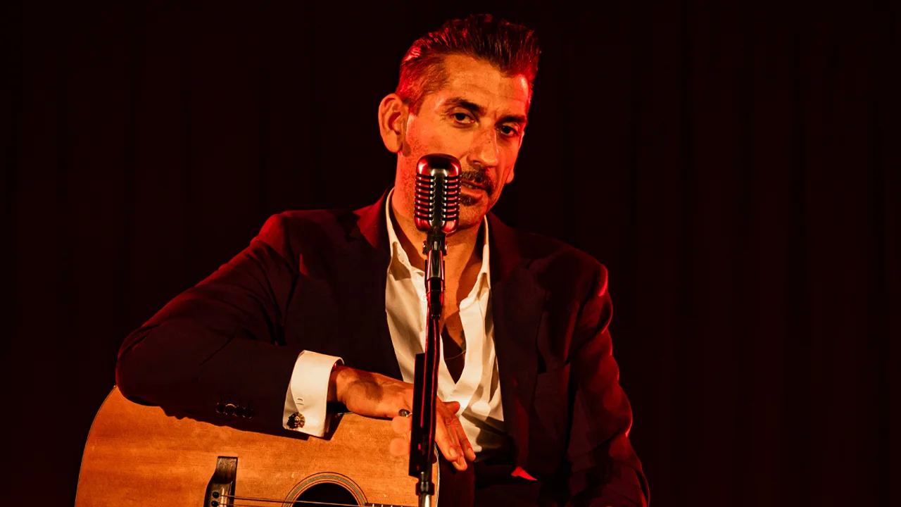 Danny Vera biedt uniek privéconcert aan om geld in te zamelen voor ziek meisje