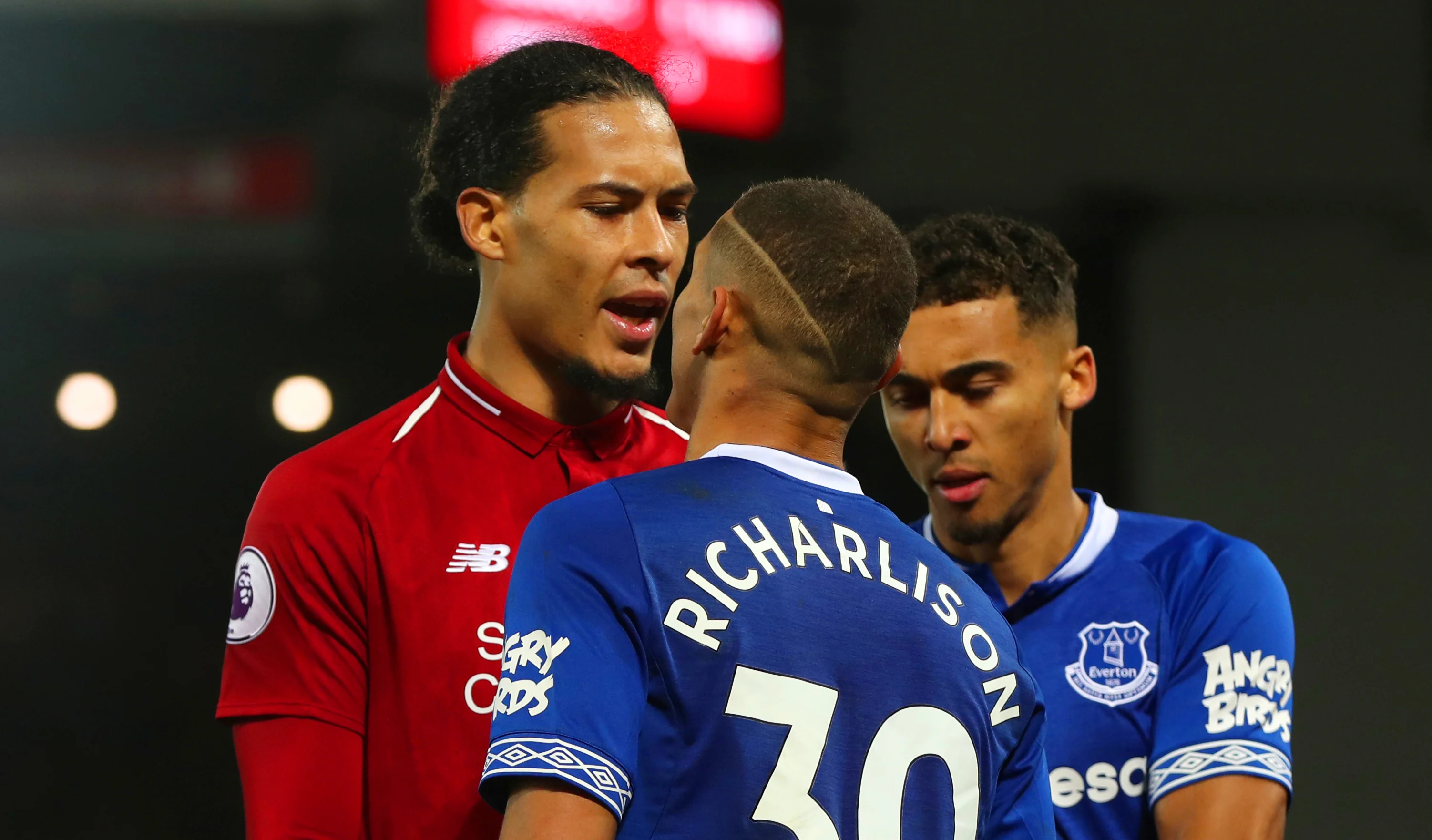 Van Dijk wordt uitgedaagd: 'Hij is niet de beste verdediger ter wereld!'