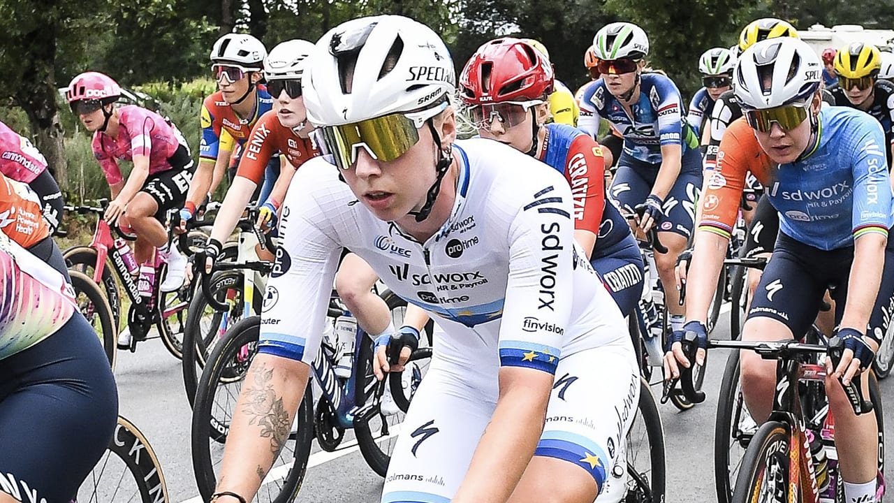 Lorena Wiebes sprint naar zege in derde Tourrit, Marianne Vos herovert gele trui