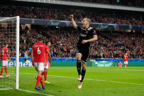 Van de Beek fit voor Ajax