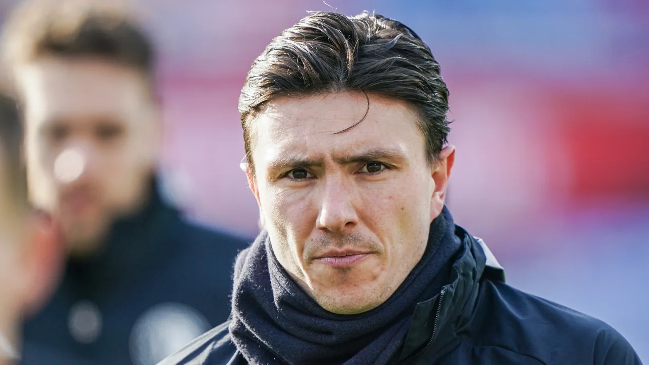 Foto van schandalig Berghuis-spandoek gaat rond op social media, Feyenoord neemt 'nadrukkelijk afstand'