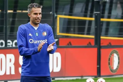 Feyenoord met Van Beek en Van Persie in derby