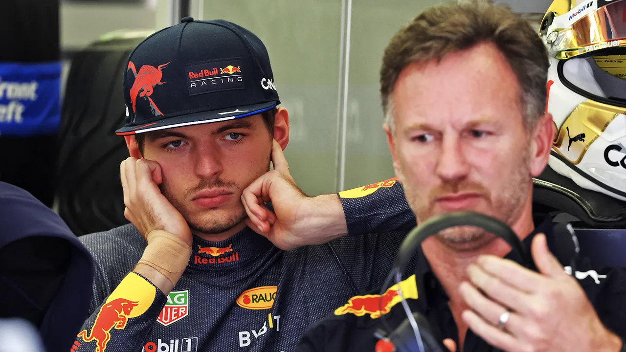 Red Bull-teambaas Horner geschrokken van technische problemen: 'Nooit eerder gezien'