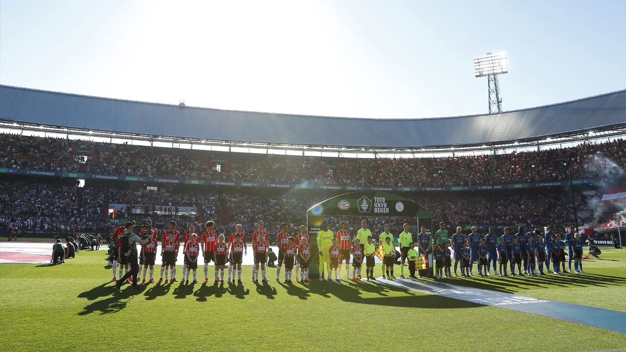 Alleen achter beide doelen netten in De Kuip bij bekerfinale