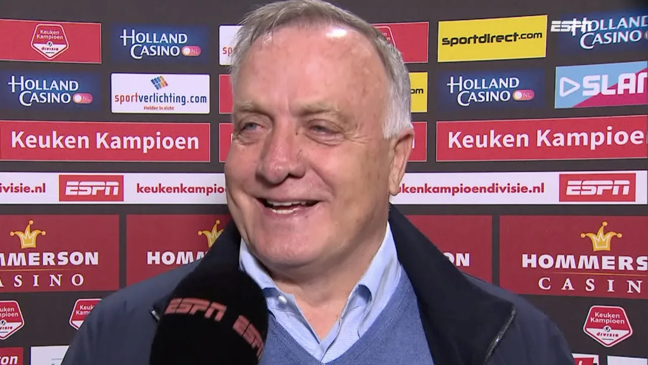 Dick Advocaat schiet in de lach na vraag over toekomst: 'Dan houd ik nog iets open'