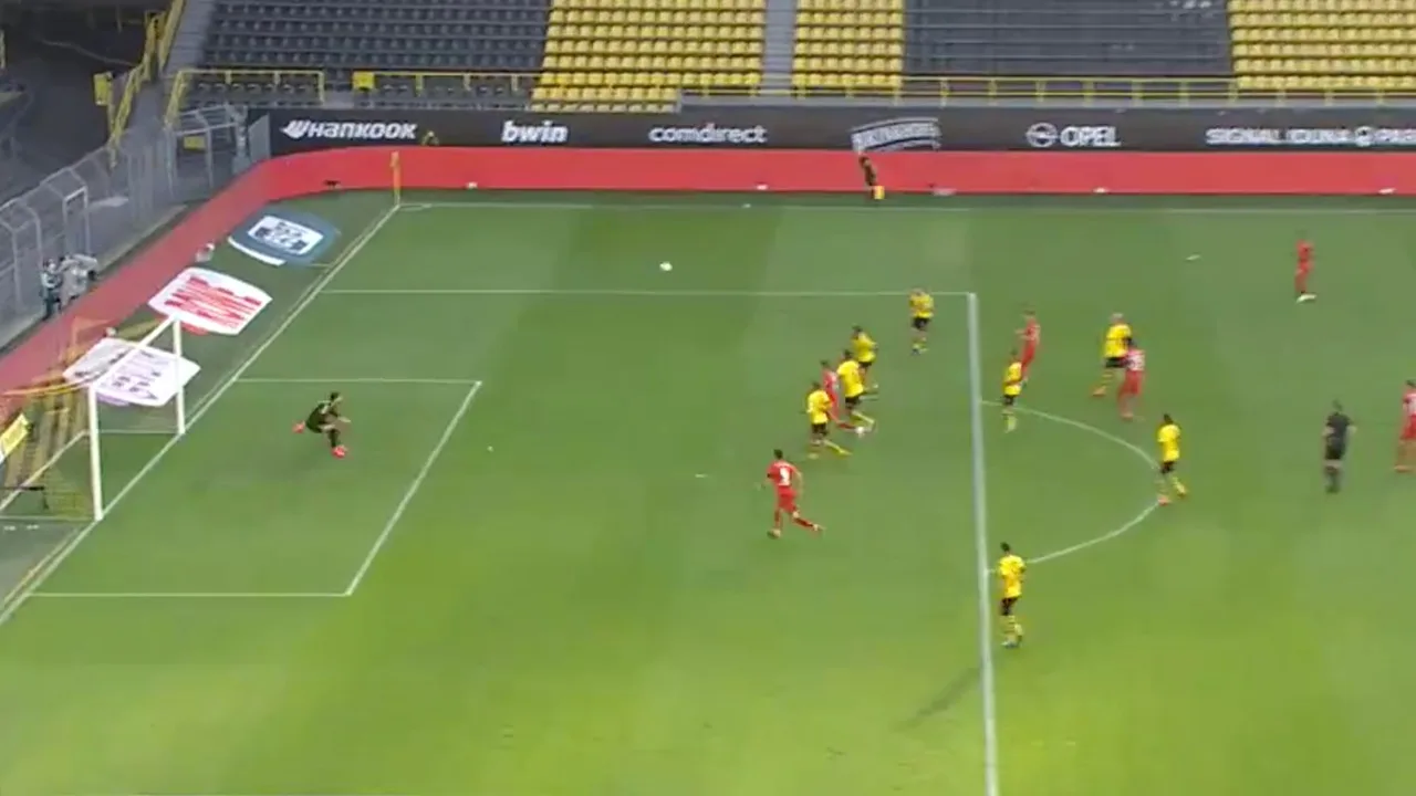 Kimmich zet Bayern op 0-1 met héérlijk stiftje