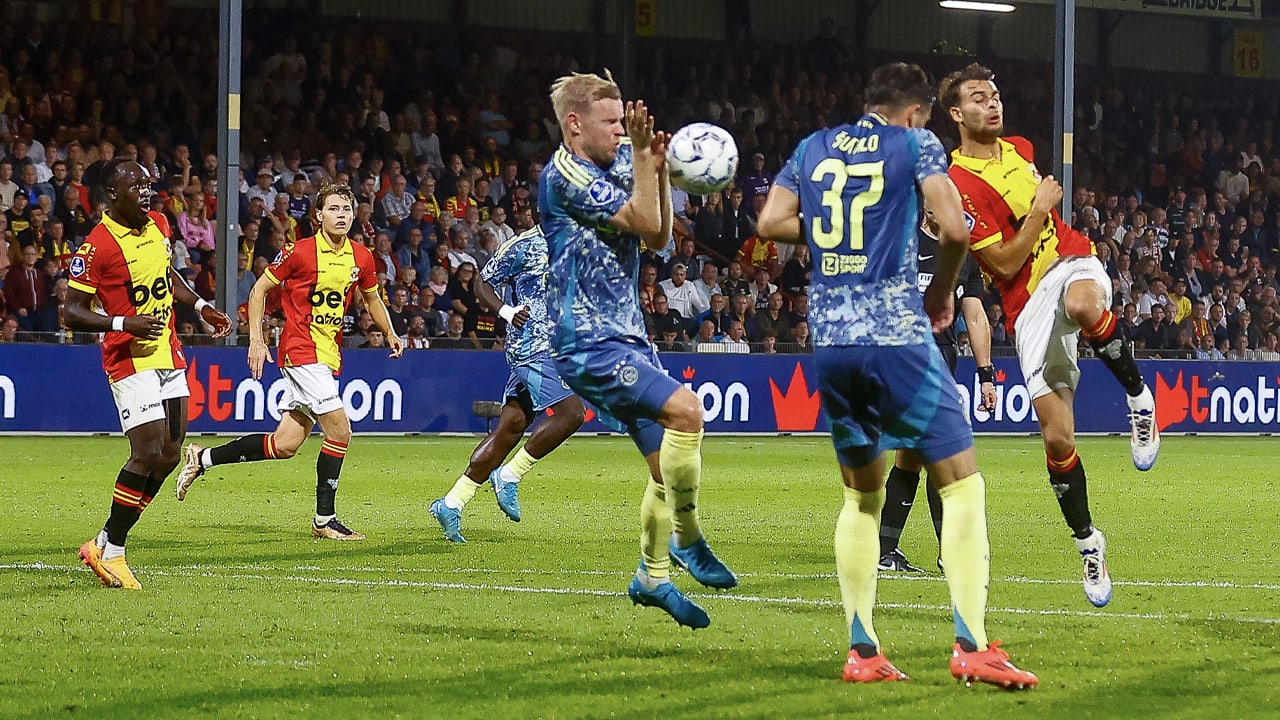 Go Ahead Eagles houdt wrang gevoel over aan duel met Ajax: 'Dit is een honderd procent penalty'