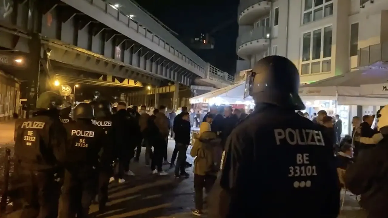 'Fans van Union Berlin en Feyenoord met elkaar op de vuist: 71 arrestaties'