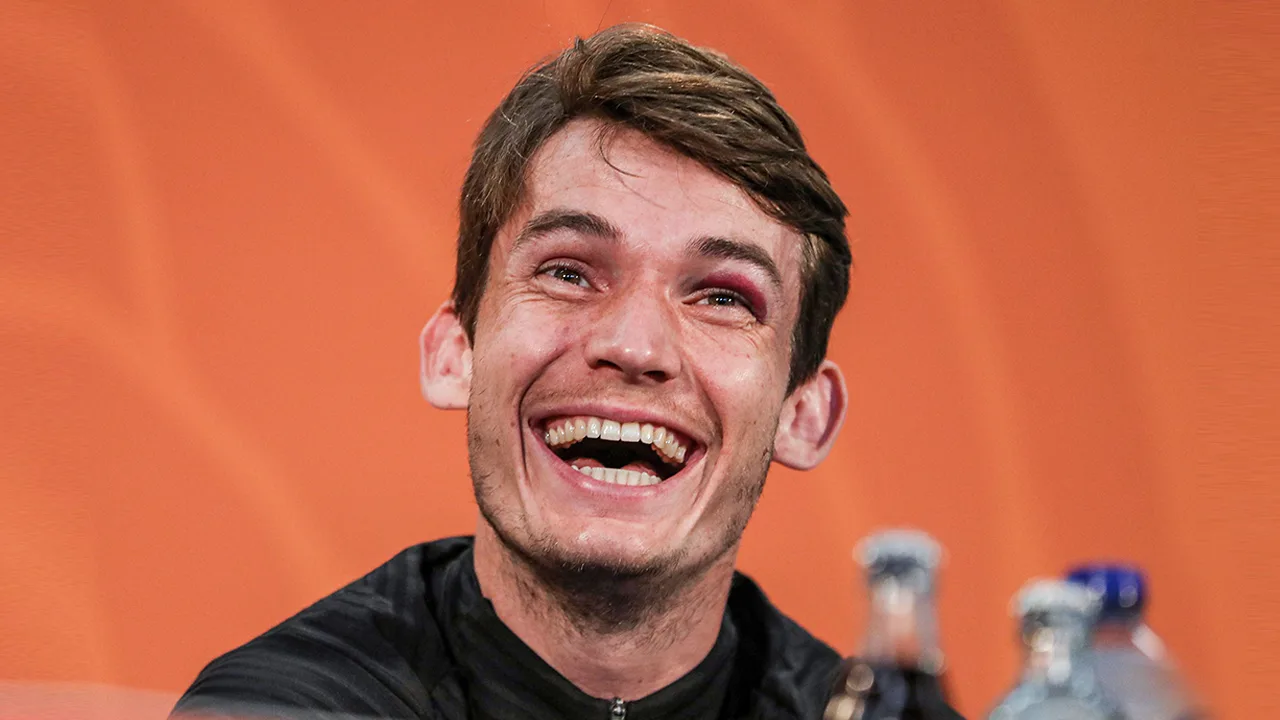 Zien: Marten de Roon reageert op geheel eigen wijze op terugkeer in Oranje-selectie