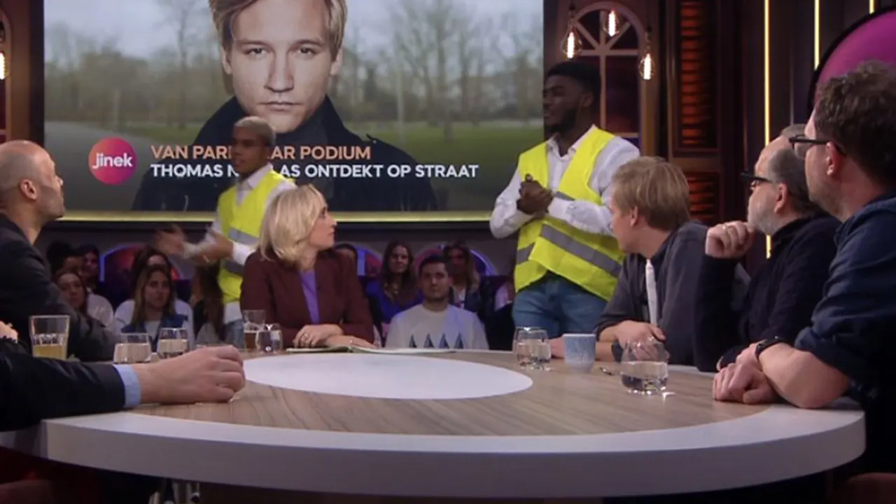 Video: Tweetal in publiek bij Jinek onderbreekt uitzending voor protest tegen WK Qatar