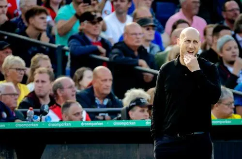 Stam wil niet te vroeg juichen met Feyenoord