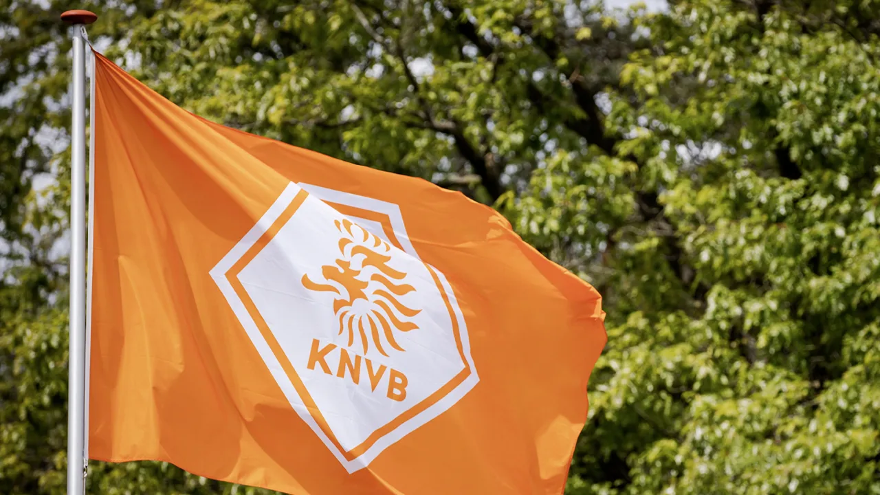 'Eredivisie half september hervat, in augustus onderling oefenen'