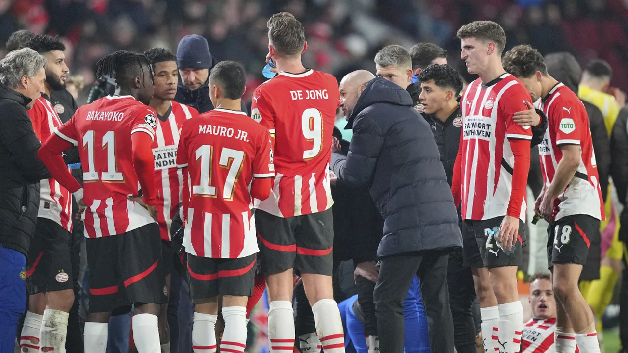 'Ik denk dat ze bij PSV tot de conclusie zijn gekomen dat het aan het elftal ligt, en niet aan Bosz'