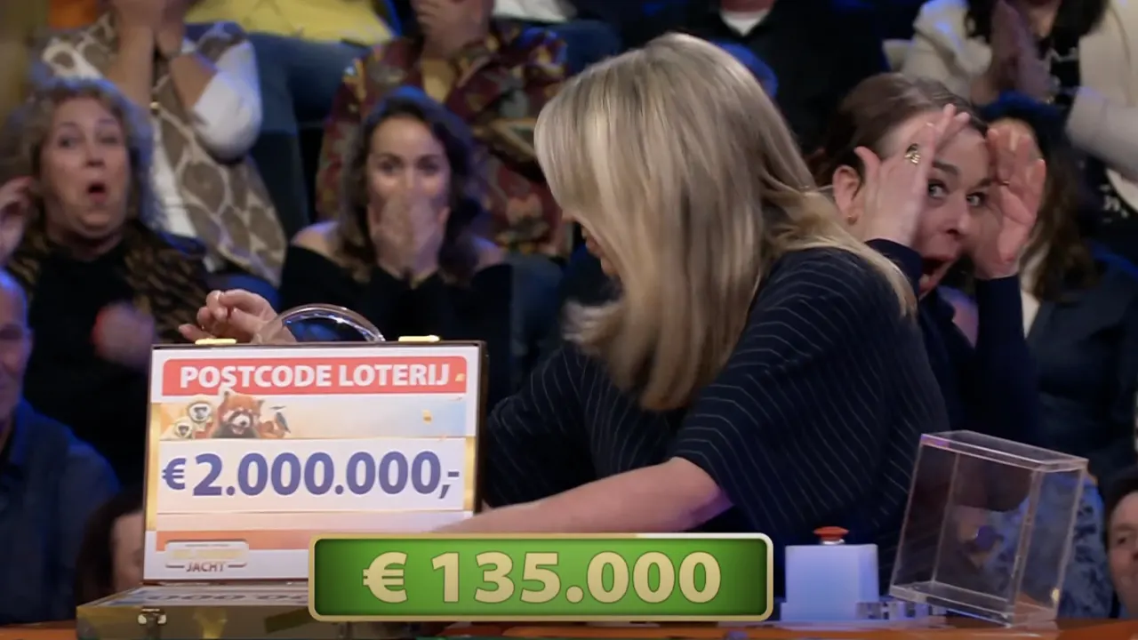 Elvie wint 135.000 euro in Miljoenenjacht, maar blijkt 2 miljoen in eigen koffer te hebben zitten