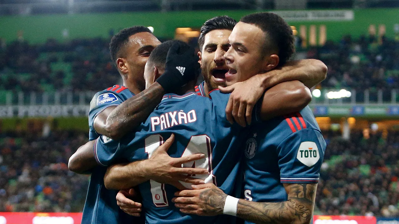 Koploper Feyenoord profiteert optimaal van misstap Ajax en PSV