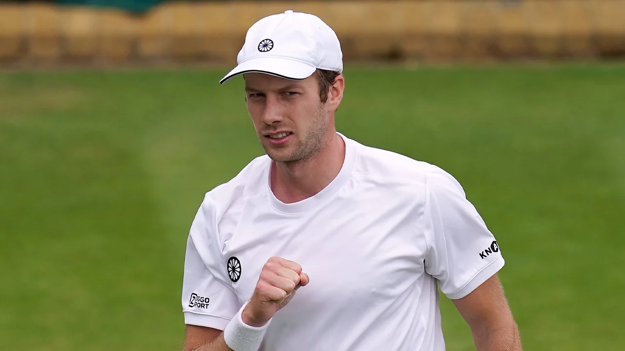 Ook Van de Zandschulp naar vierde ronde op Wimbledon