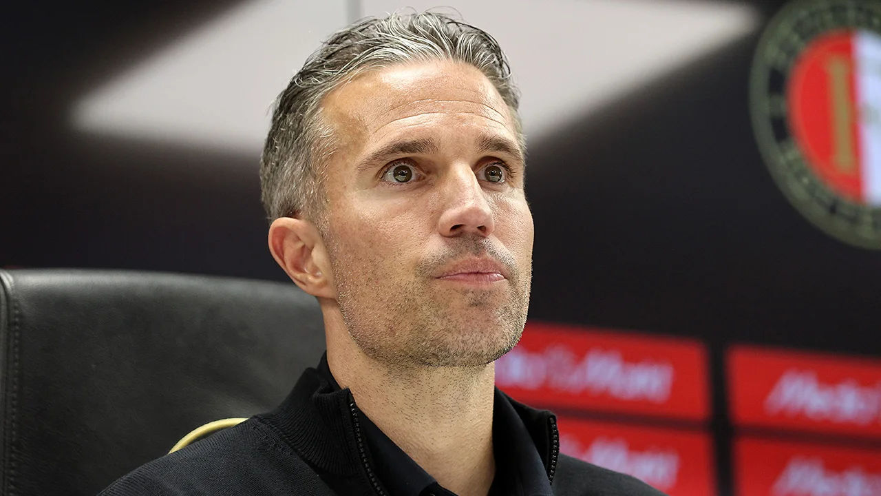 Van Persie zet focus op volgende ronde Europa League: 'Ook al hebben we maar één procent kans'