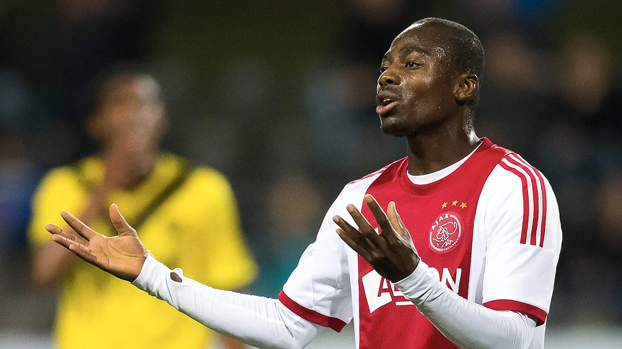 Eyong Tarkang Enoh (35) keert terug bij Ajax in de Derde Divisie