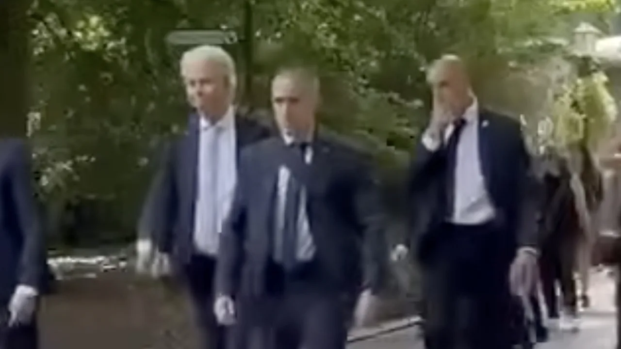 Video: Geert Wilders uitgescholden tijdens bezoek aan De Efteling: 'Kindermoordenaar!'
