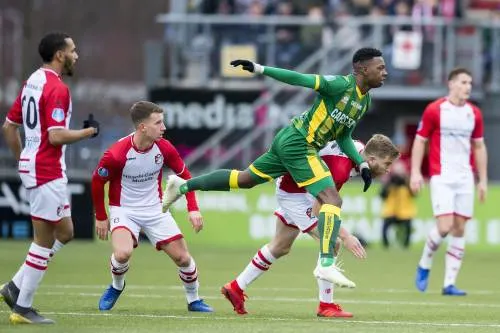 FC Emmen na zege weg uit degradatiezone