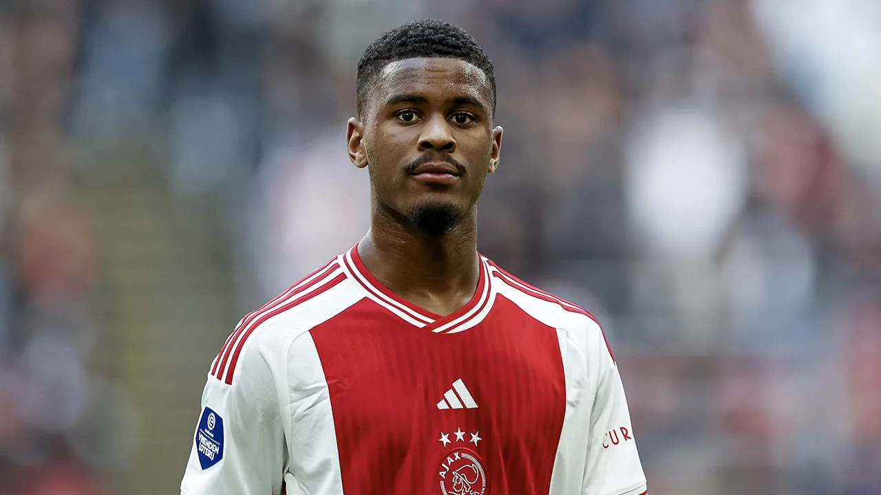 'Ajax ontvangt eerste bod van Chelsea voor Jorrel Hato'