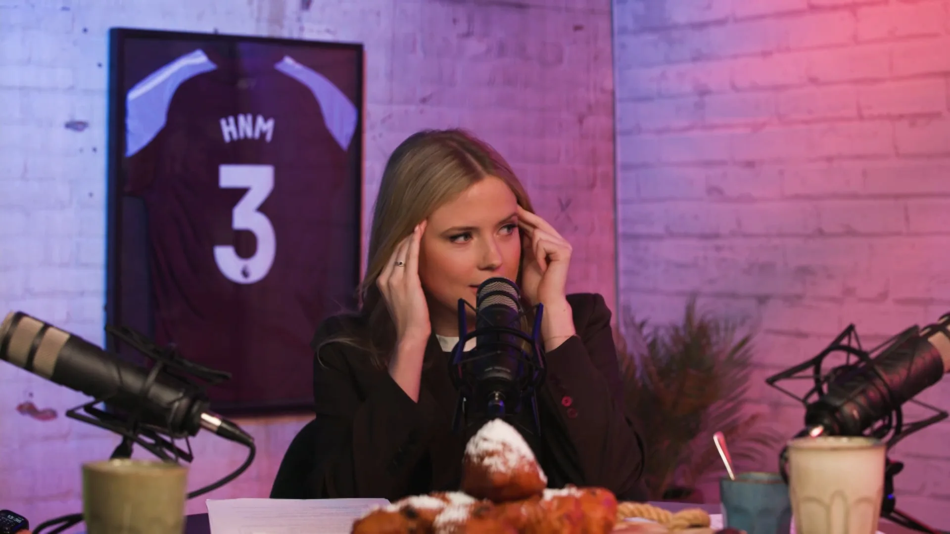 Noa Vahle belandt in bizarre Londense club: 'Getraumatiseerd'