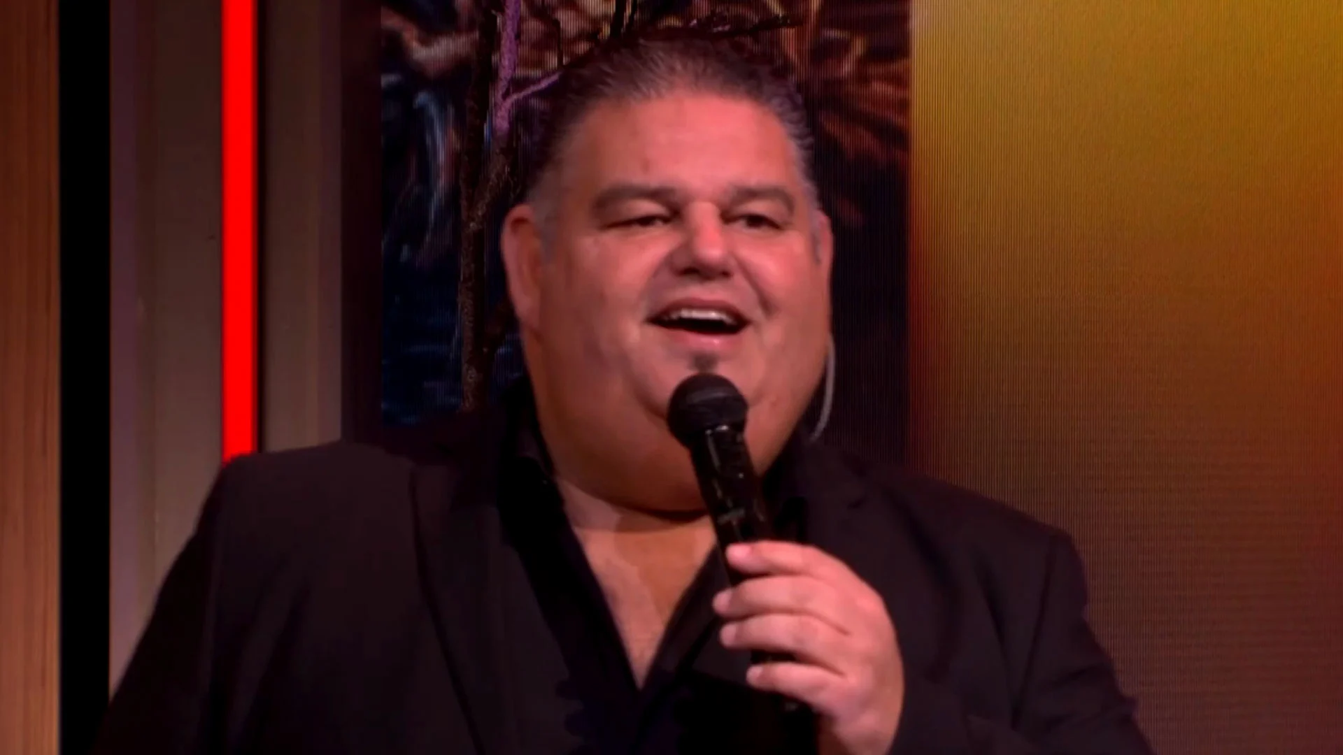 Django Wagner zorgt tijdens de commercialbreak voor een heerlijke sfeer met 'Kali'