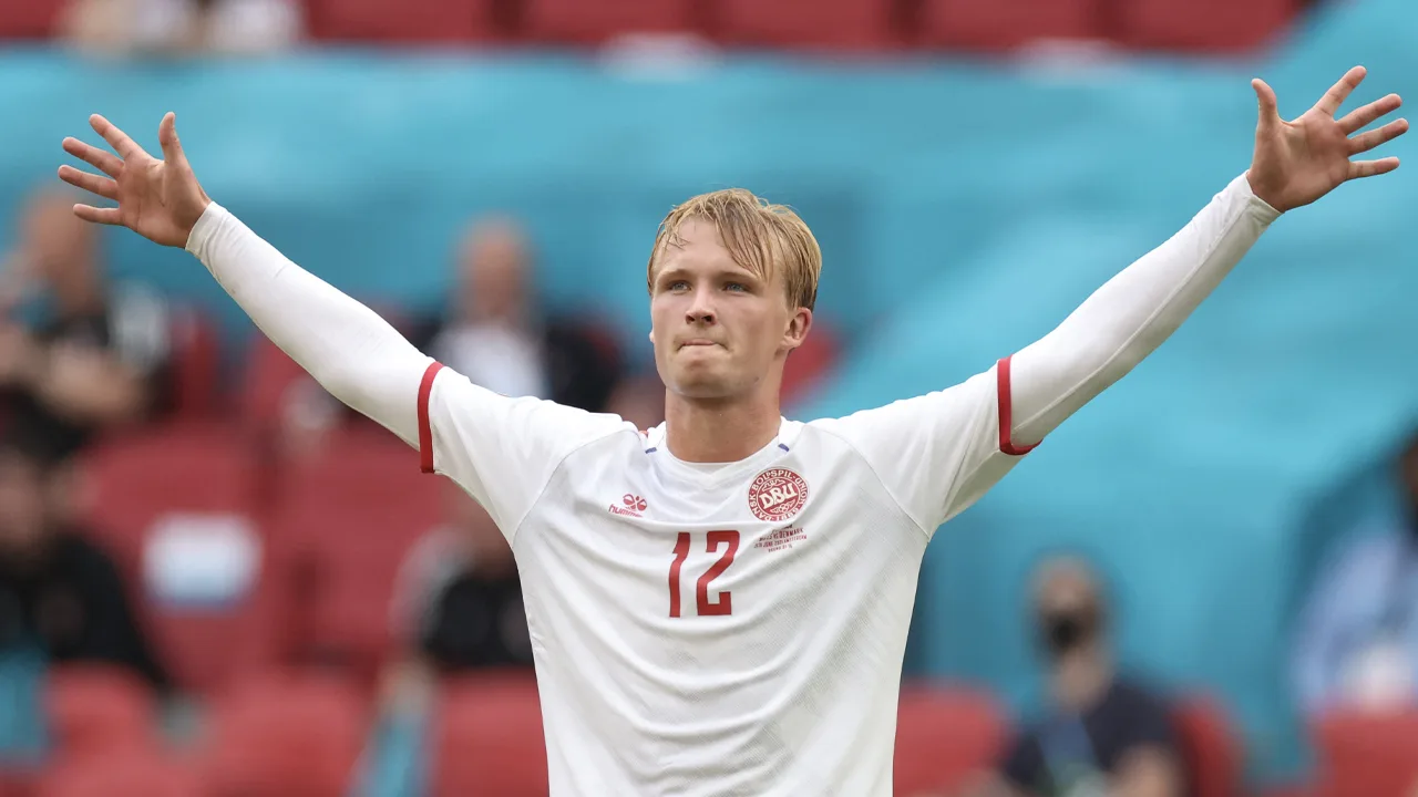 Dolberg leidt Denemarken in Amsterdam naar kwartfinales EK