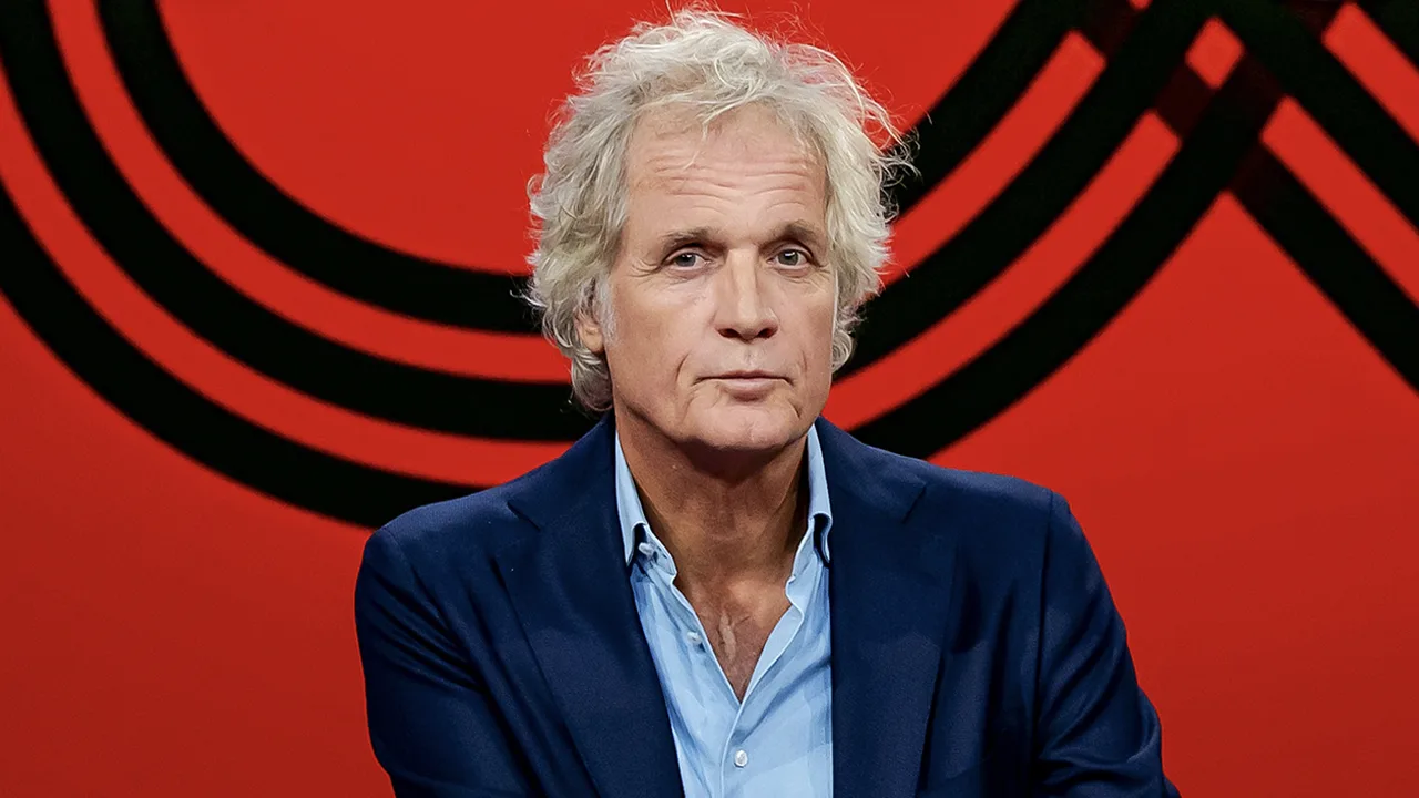 Khalid Kasem zeker tot juni niet op tv, Jeroen Pauw blijft hem vervangen