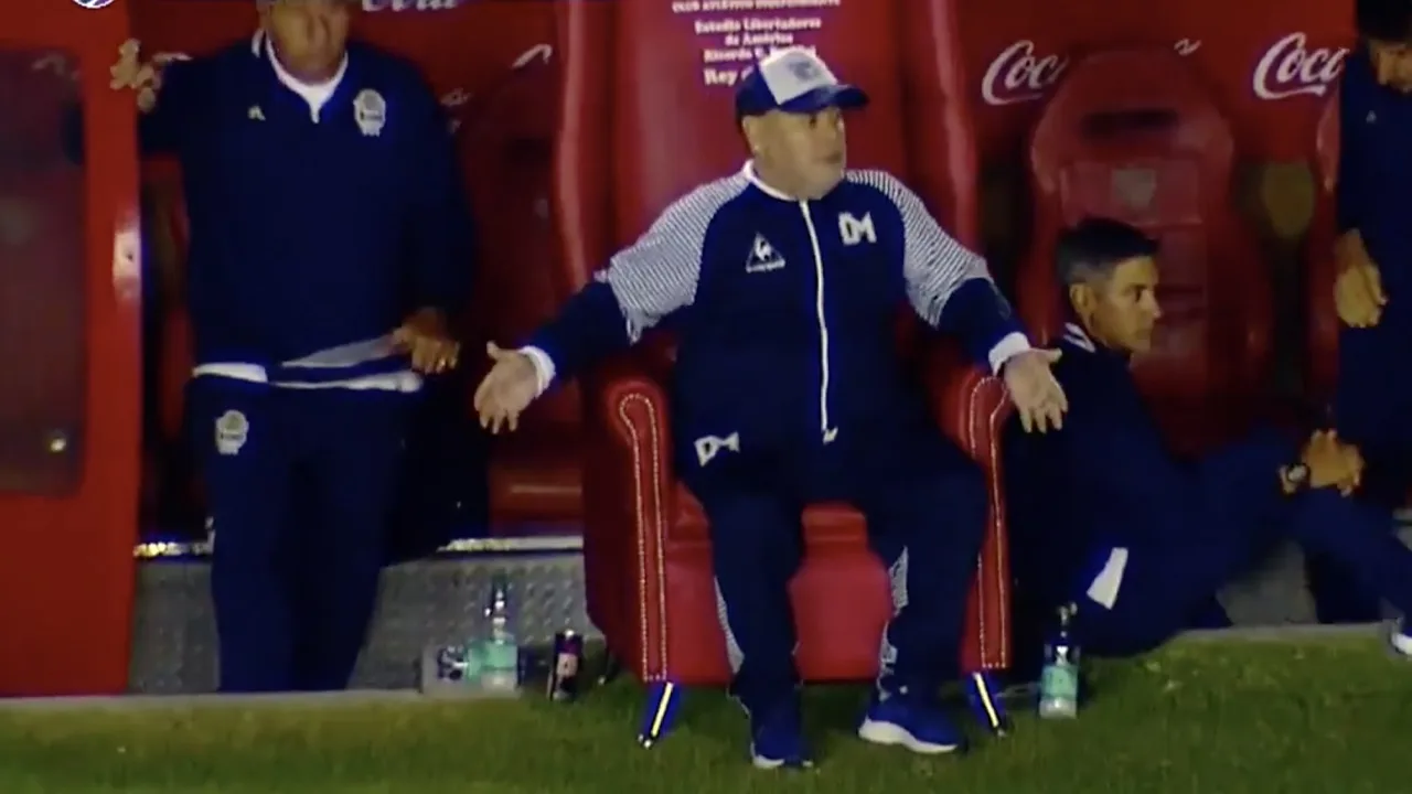 Ook op bezoek bij Indepediente coacht Maradona vanuit troon
