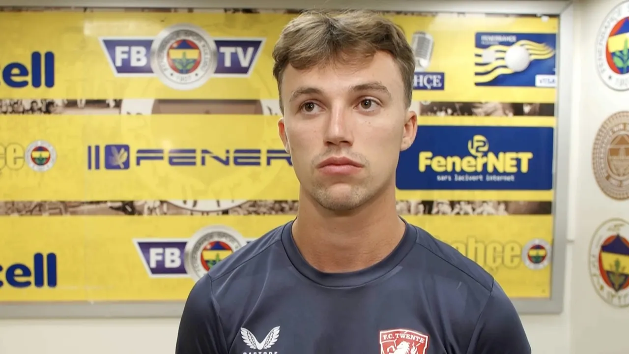 Regeer baalt enorm van rode kaart: 'Uiteindelijk sta ik hier met een kutgevoel'