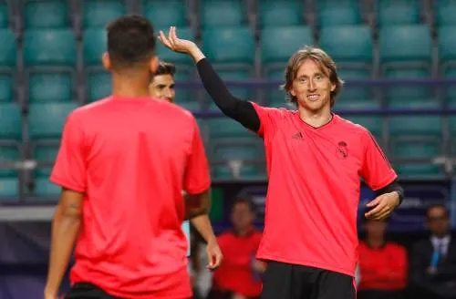 Modric op de bank, Courtois op tribune