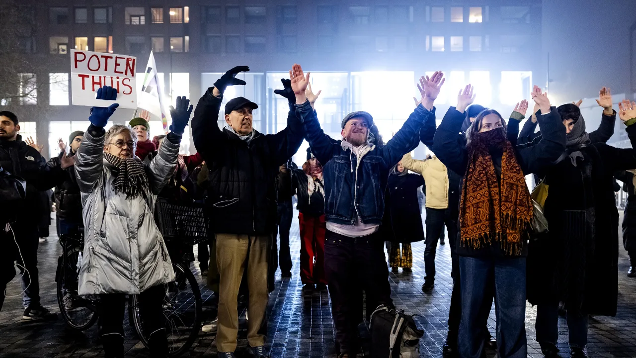 Tientallen mensen bij protest tegen politiegeweld in Utrecht