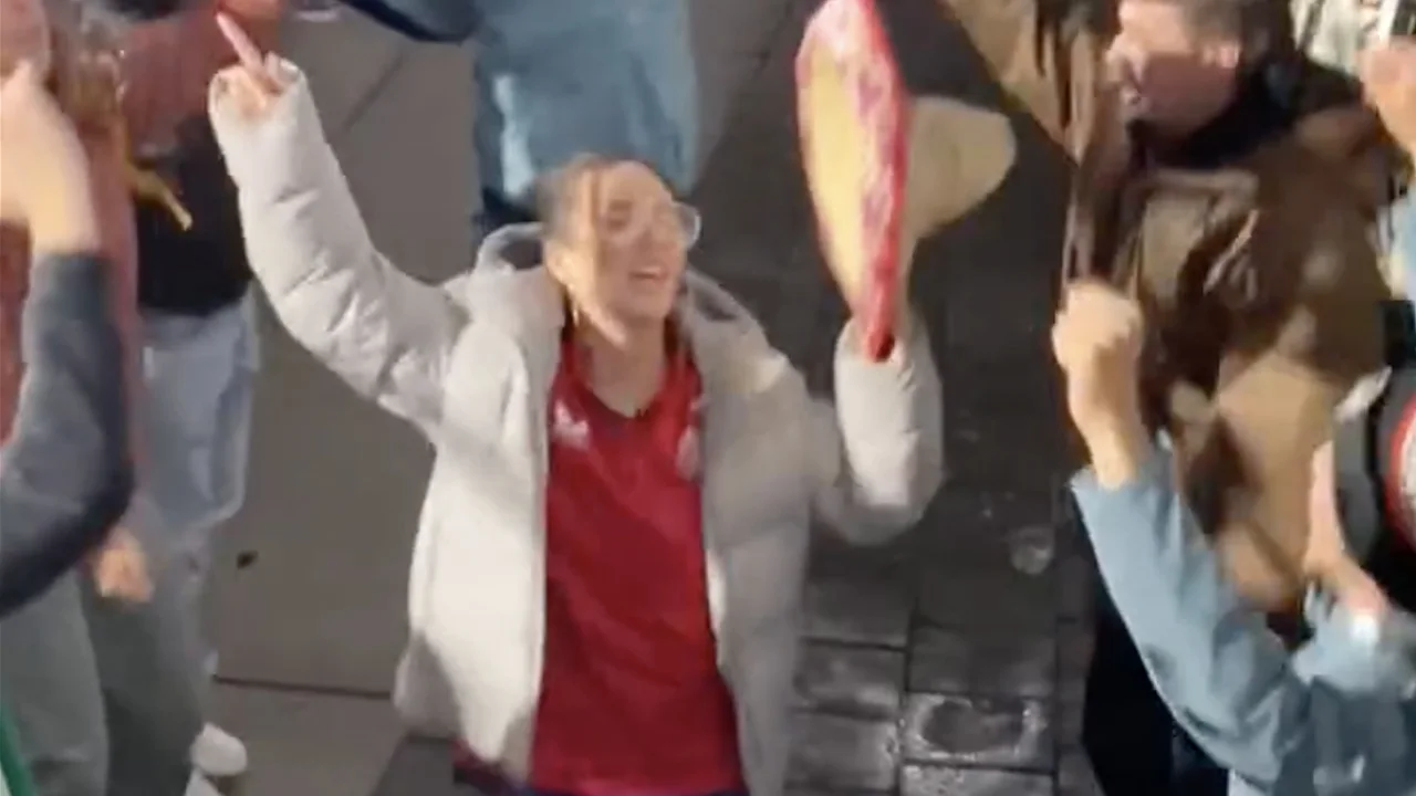 Video: Vriendin Giménez feest erop los in De Kuip na zege Feyenoord op Lazio