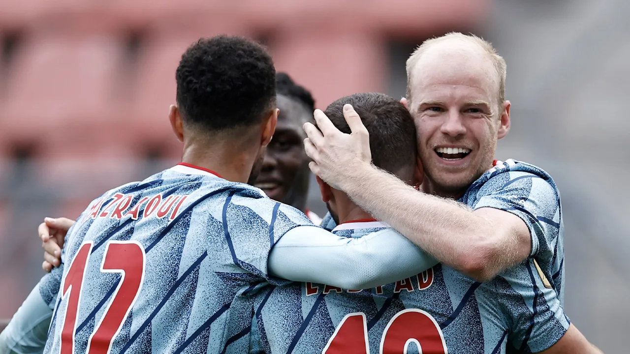 Ajax wint traditioneel lastige uitwedstrijd bij FC Utrecht: 0-3
