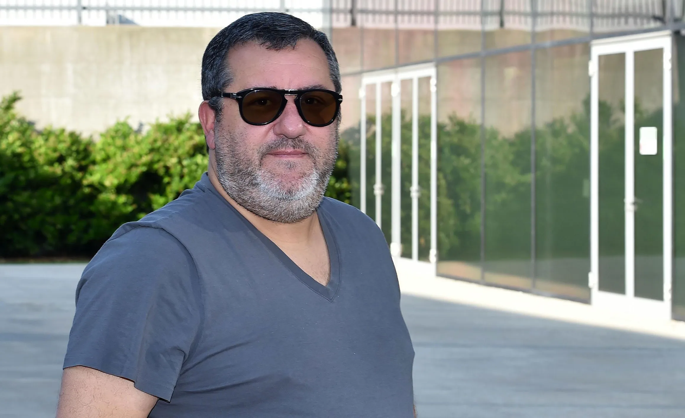 Raiola haalt uit naar Manchester United