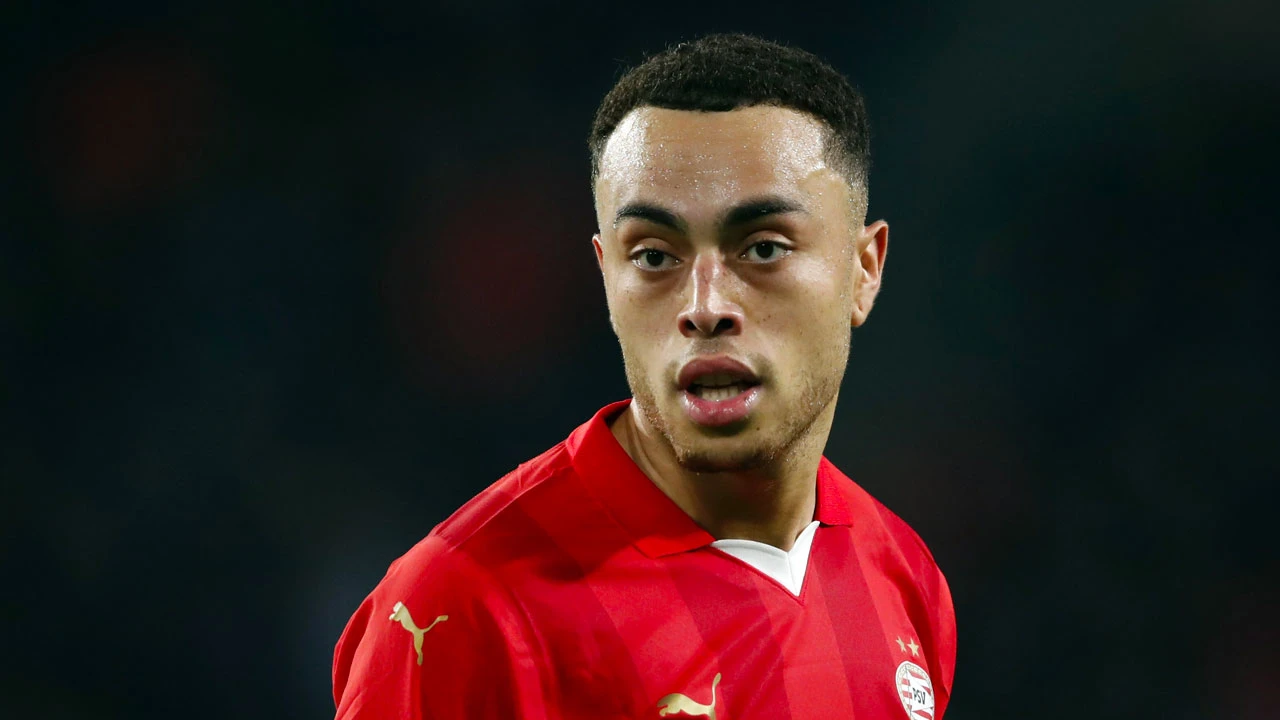 Sergiño Dest na bijna een jaar terug in wedstrijdselectie PSV