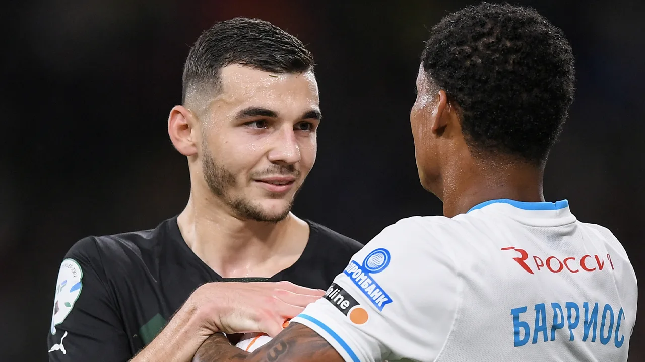 'Ajax meldt zich officieel in Rusland voor aanvallende middenvelder Eduard Spertsyan'