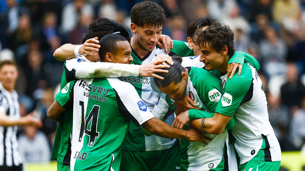 Feyenoord blijft na zege bij Heracles hoop houden op tweede plek