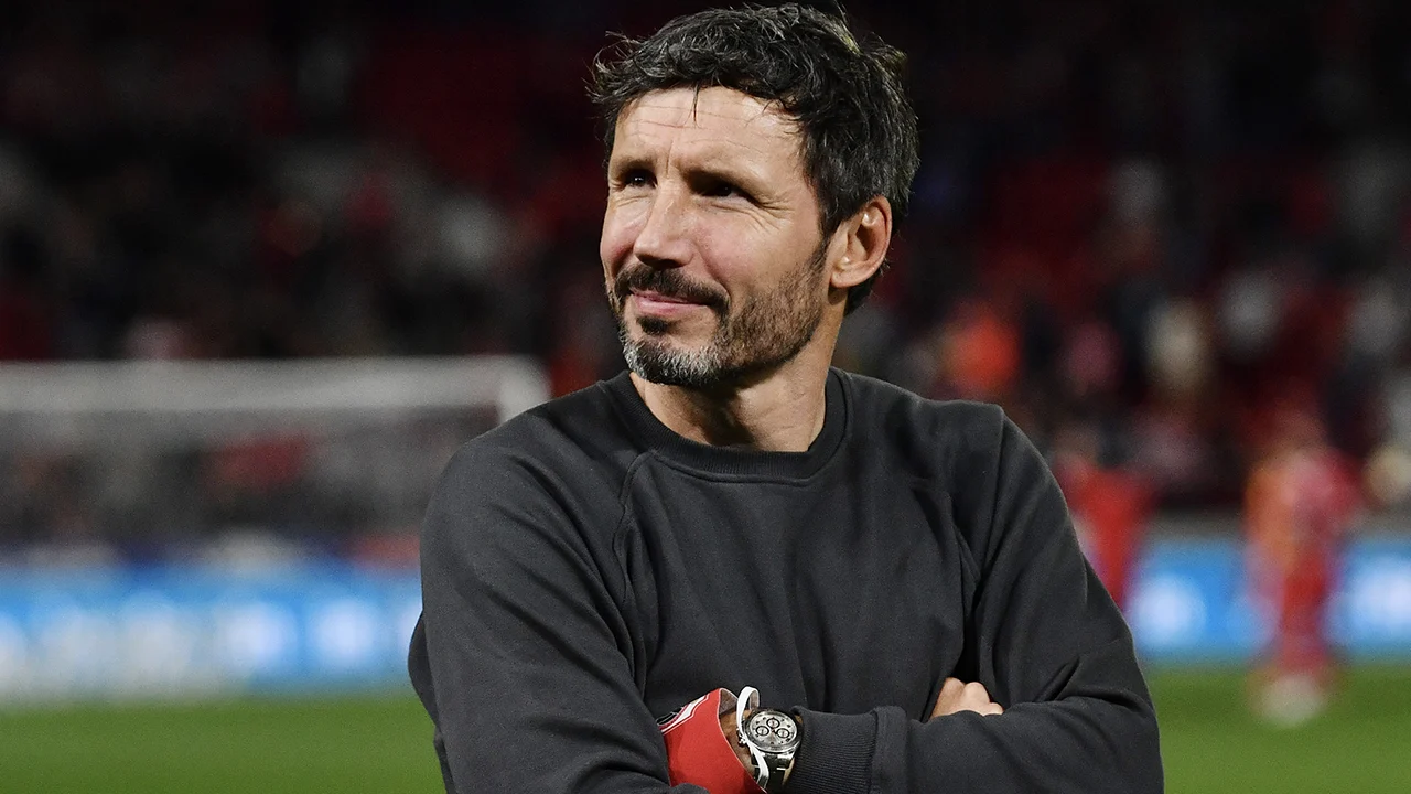 Mark van Bommel met Royal Antwerp FC naar play-offs Conference League