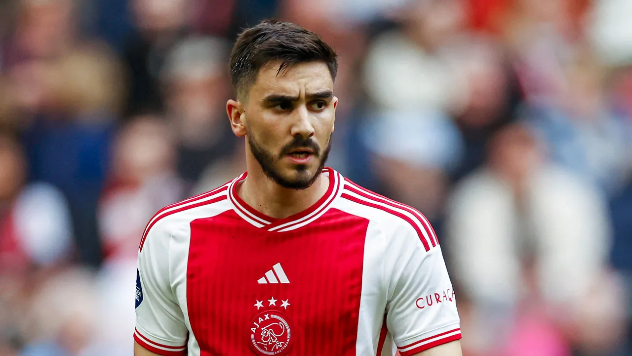 ‘Šutalo wees vijf clubs af en wil niet meewerken aan vertrek bij Ajax'