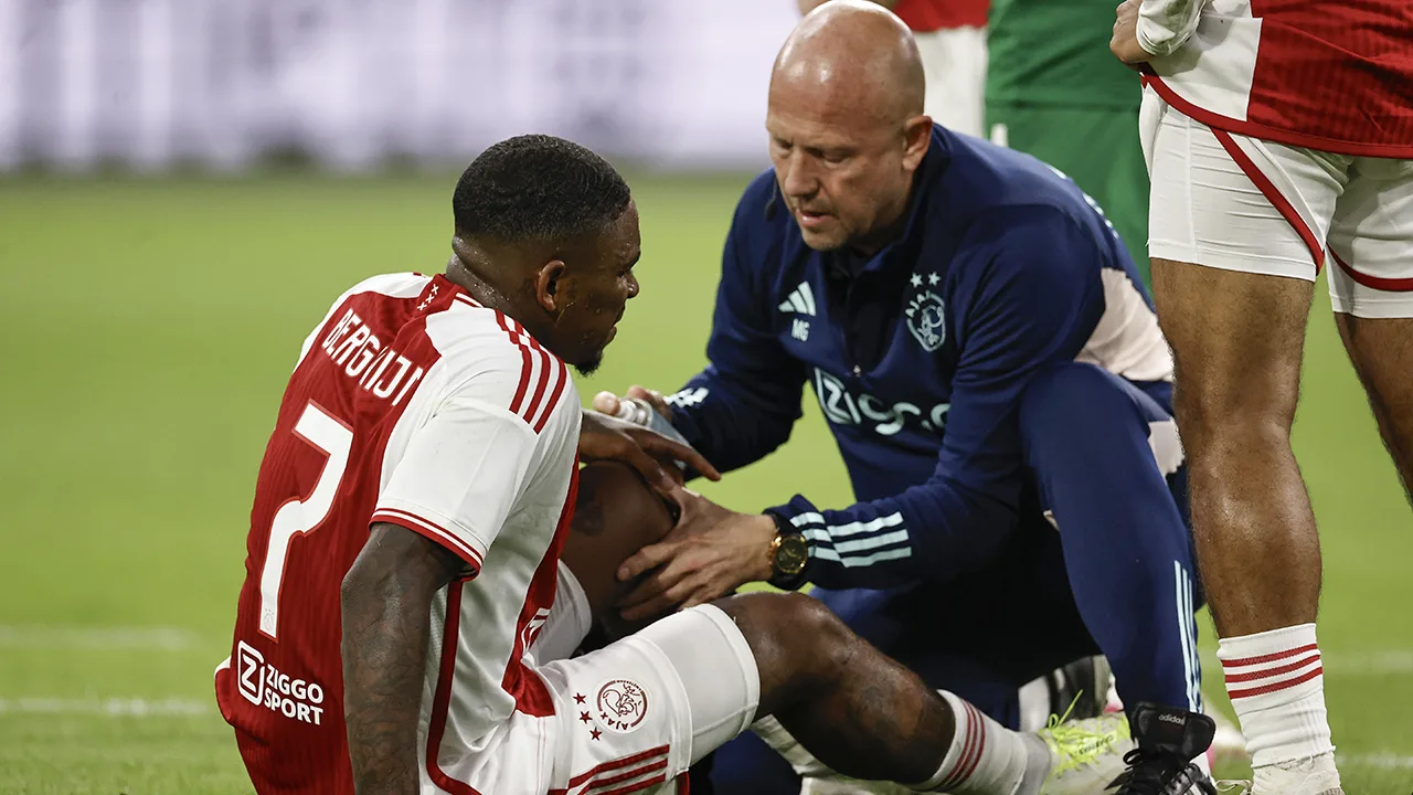 Ajax verliest Bergwijn en van Ludogorets, maar bereikt wel groepsfase Europa League