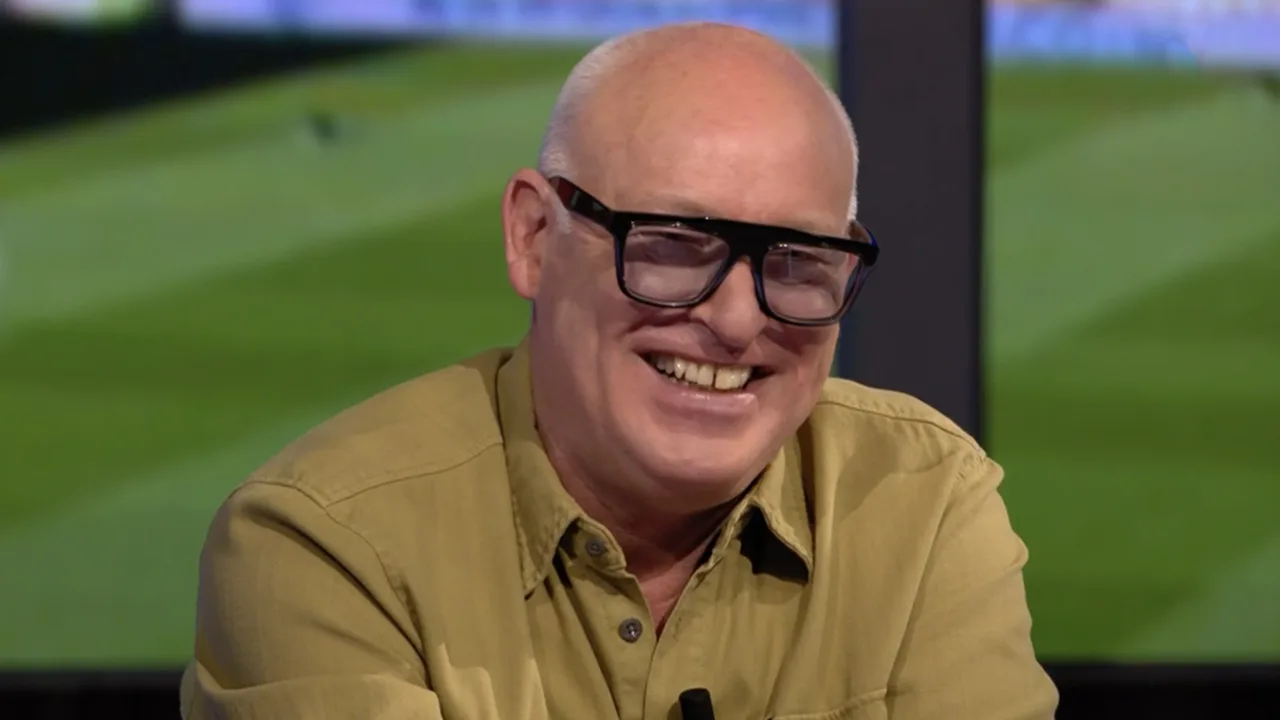 René lacht om mistrap bij Dundee United: 'Hij is meteen helemaal uit balans!'