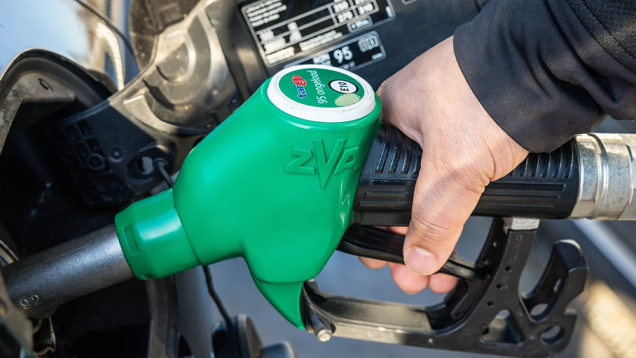 Landelijke adviesprijzen van benzine en diesel gedaald