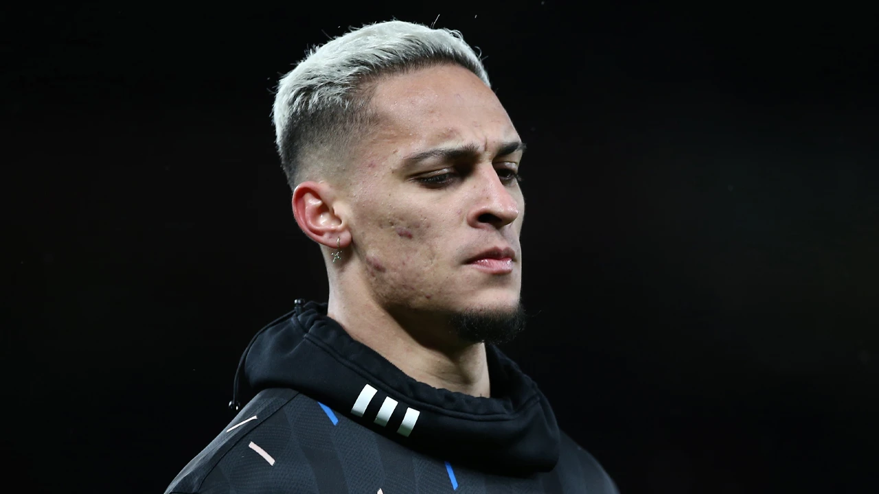 Antony uit Braziliaanse selectie na beschuldigingen ex