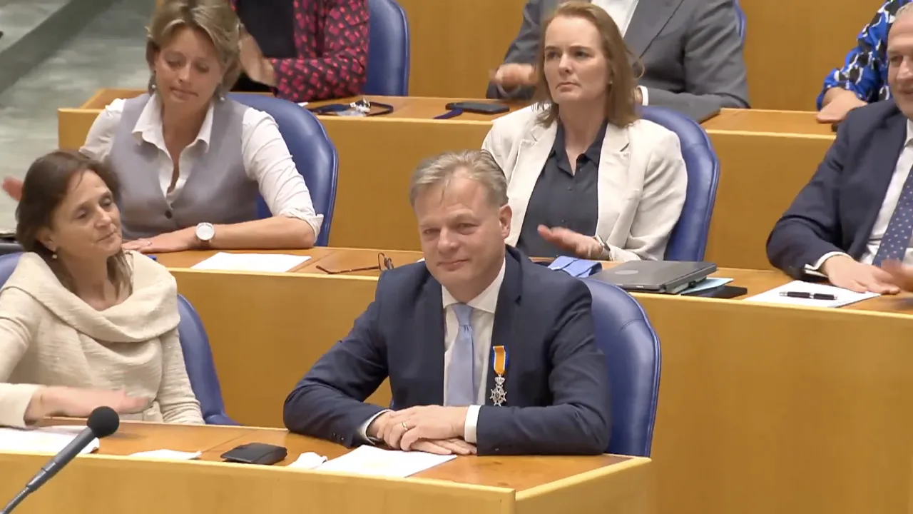 Staande ovatie van Tweede Kamer voor vertrekkend 'instituut' Pieter Omtzigt